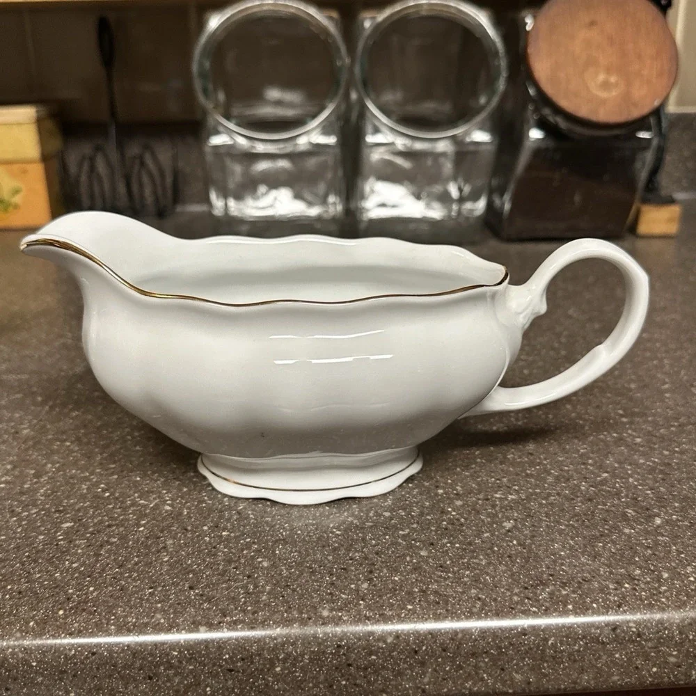 Cuisena Savannah Gold Creamer & Gravy Boat Set Poland Fine China‎ Vintage